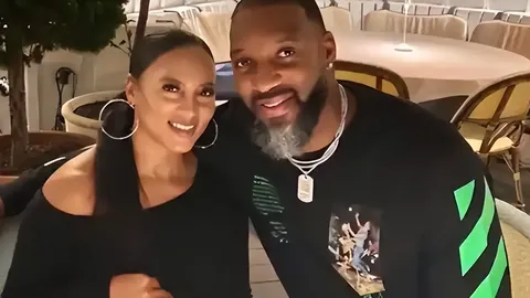 “梁靖崑战胜张本智和，晋级男单半决赛——据人民日报客户端报道”